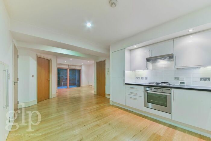 1 Bedroom Flat To Rent In Mercer Street, London, Greater London, WC2H