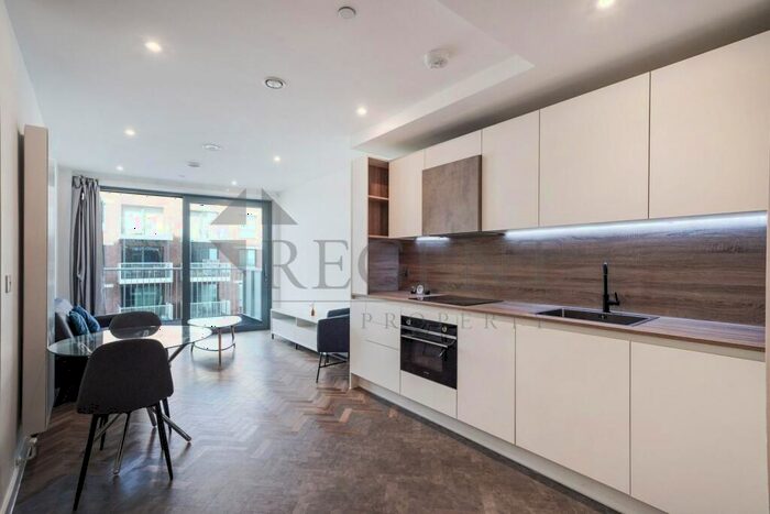 2 Bedroom Apartment To Rent In Skyline Apartments, Makers Yard, E3