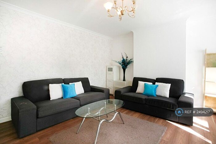 3 Bedroom Flat To Rent In Shaftesbury Court, London, N1