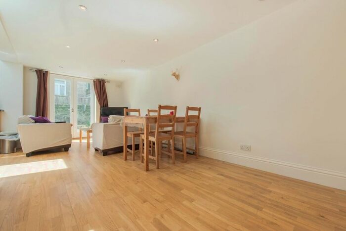 2 Bedroom Flat To Rent In Ducie Street, London, SW4
