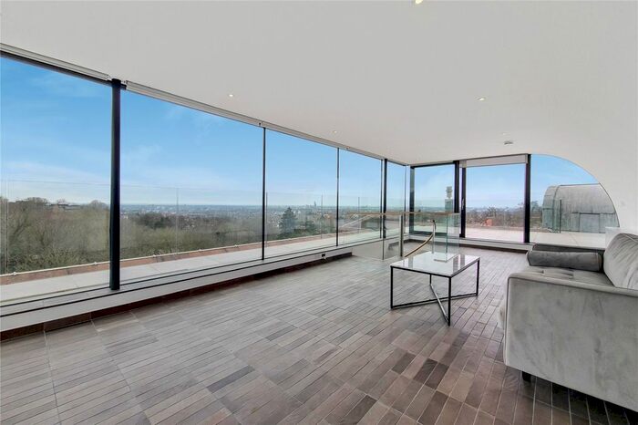 3 Bedroom Flat To Rent In St. Regis Heights, Firecrest Drive, NW3