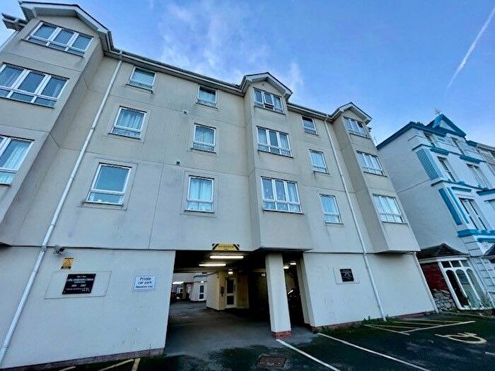 2 Bedroom Flat To Rent In Deganwy Avenue, Llandudno, LL30
