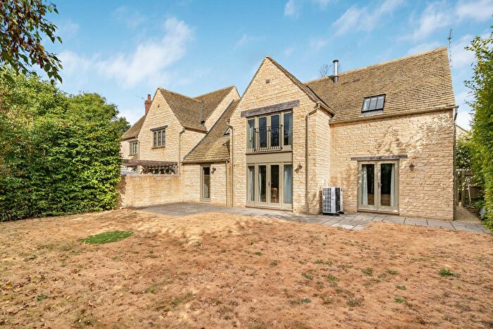 4 Bedroom Semi-Detached House For Sale In Shepherds Close, Weston-On-The-Green, OX25