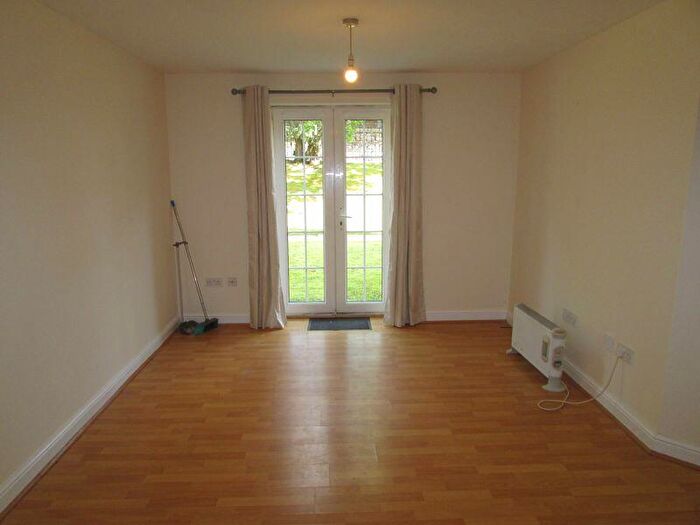 2 Bedroom Apartment To Rent In Dell Road Shawclough., OL12