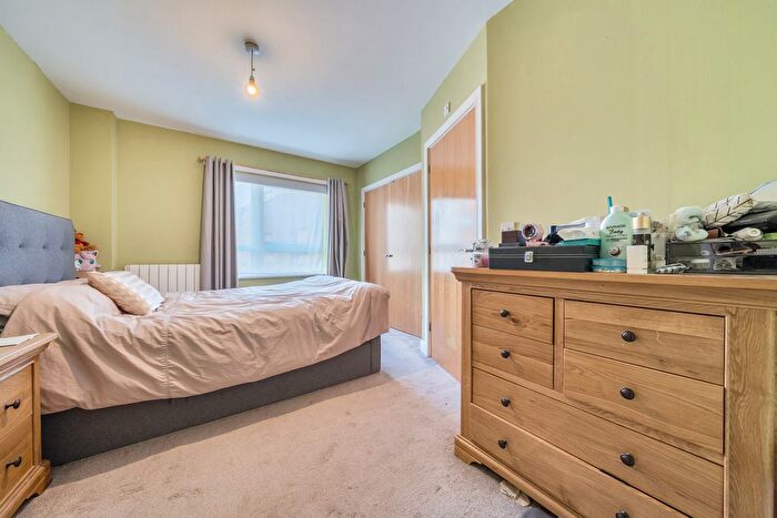 2 Bedroom Flat For Sale In Hither Green Lane, Hither Green, London, SE13