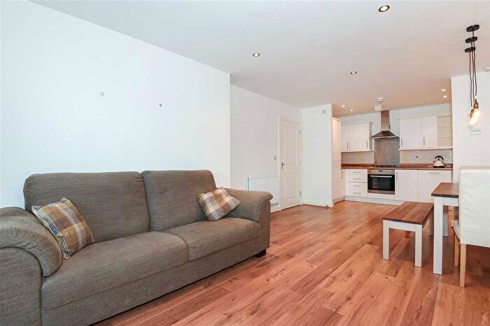 1 Bedroom Flat To Rent In Hales Court, Ley Farm Close, Watford, WD25