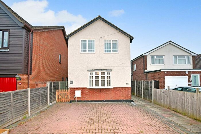 2 Bedroom Maisonette To Rent In Tomswood Hill, Ilford, IG6