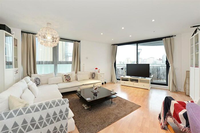 2 Bedroom Apartment To Rent In Ocean Wharf, Canary Wharf, E14
