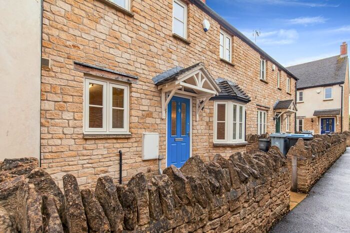 2 Bedroom Terraced House To Rent In High Street, Witney, OX28