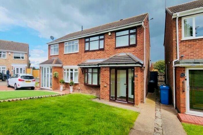 3 Bedroom Property To Rent In Holsworth Close, Tamworth, B77