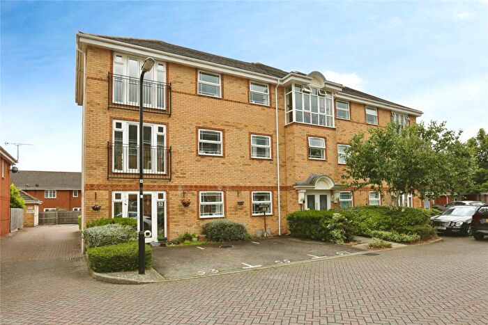 2 Bedroom Flat For Sale In Drum Road, Eastleigh, Hampshire, SO50