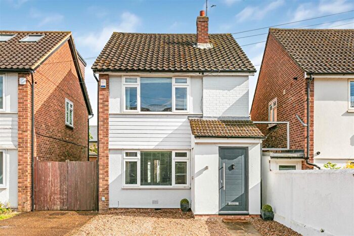 4 Bedroom Detached House For Sale In New Road, Kingston Upon Thames, KT2