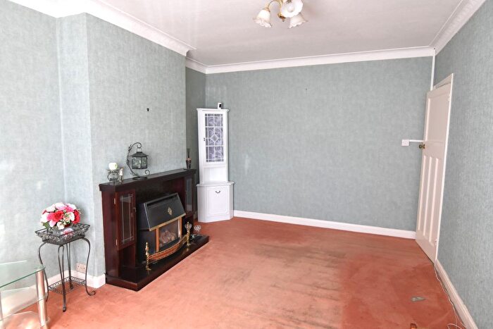 3 Bedroom Semi-Detached House For Sale In Wandleside, Wallington, SM6