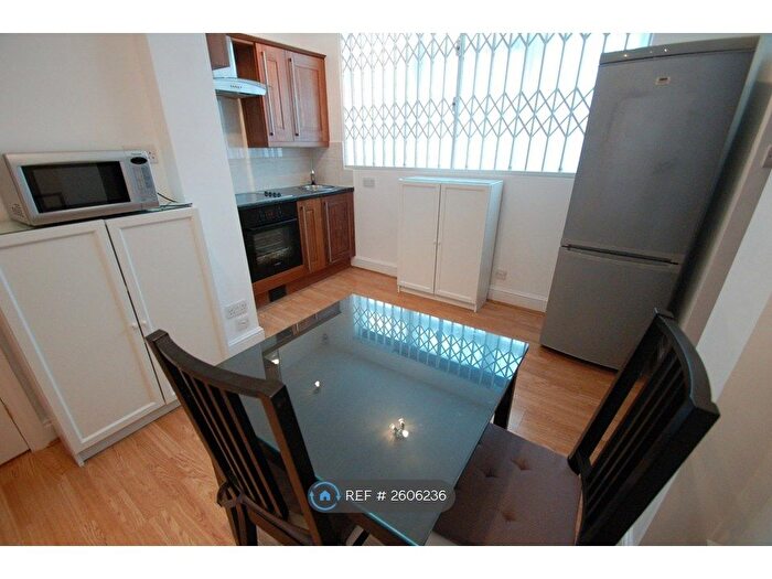 Studio To Rent In Foscote Road, London, NW4