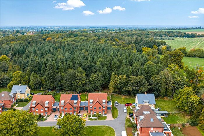 4 Bedroom Semi Detached House For Sale In Besselsleigh, Abingdon, Oxfordshire, OX13