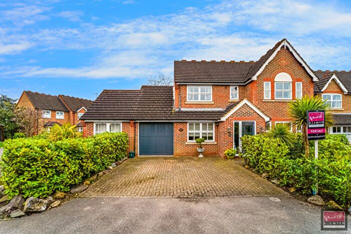 4 Bedroom Semi Detached House For Sale In The Wickets, Ashford, TW15