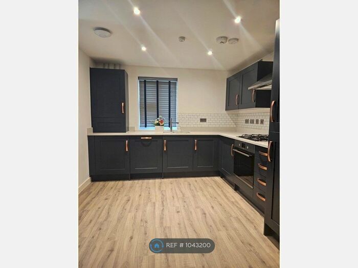 2 Bedroom Flat To Rent In Mason Road, Colchester, CO1