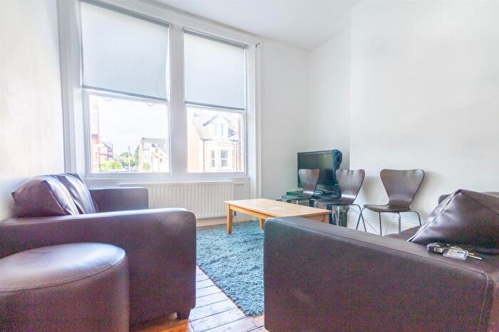 5 Bedroom Apartment To Rent In Grosvenor Place, Jesmond, NE2