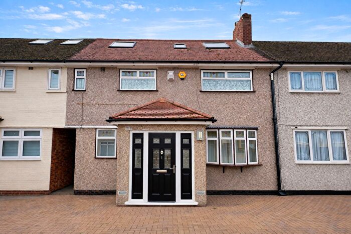 4 Bedroom Terraced House For Sale In Elizabeth Close, Collier Row, RM7