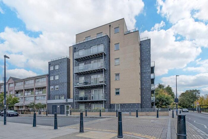 2 Bedroom Flat For Sale In Broomfield Street, Poplar, London, E14