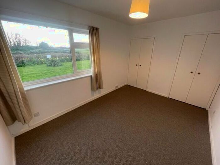 2 Bedroom Flat To Rent In Deganwy Beach, LL31