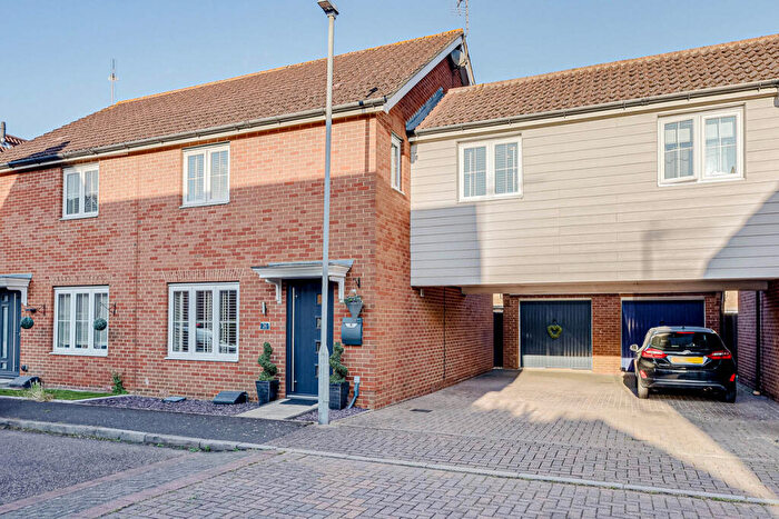 4 Bedroom Semi Detached House For Sale In Temple Way, Rayleigh, SS6