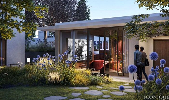 3 Bedroom Flat For Sale In West Cromwell Road, London, W14