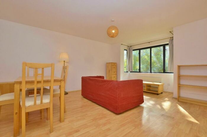 2 Bedroom Flat To Rent In York Close, London, E6
