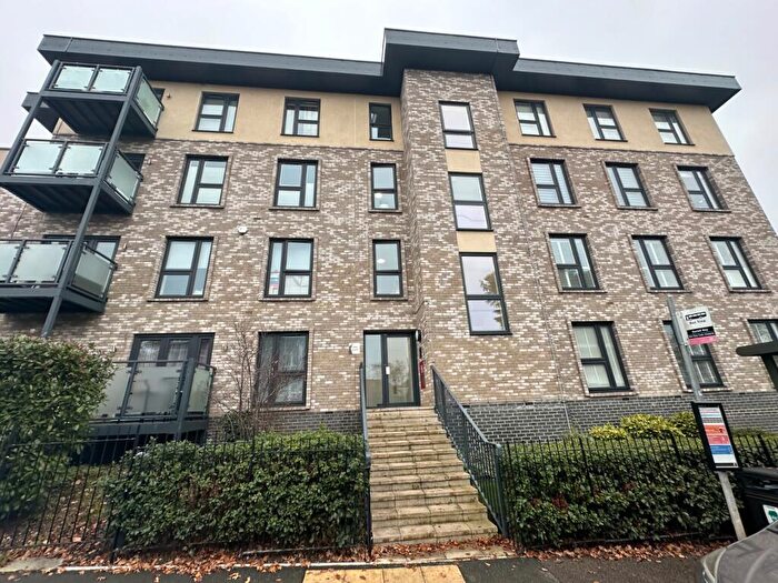 2 Bedroom Flat To Rent In Newmans Lane, Loughton, IG10