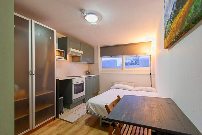Studio To Rent In West Cromwell Road, Earls Court, London., SW5