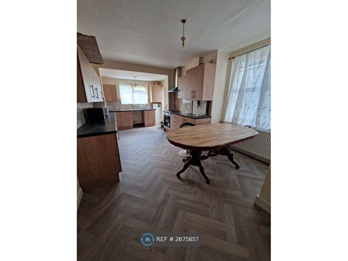 6 Bedroom Terraced House To Rent In West End Avenue, London, E10