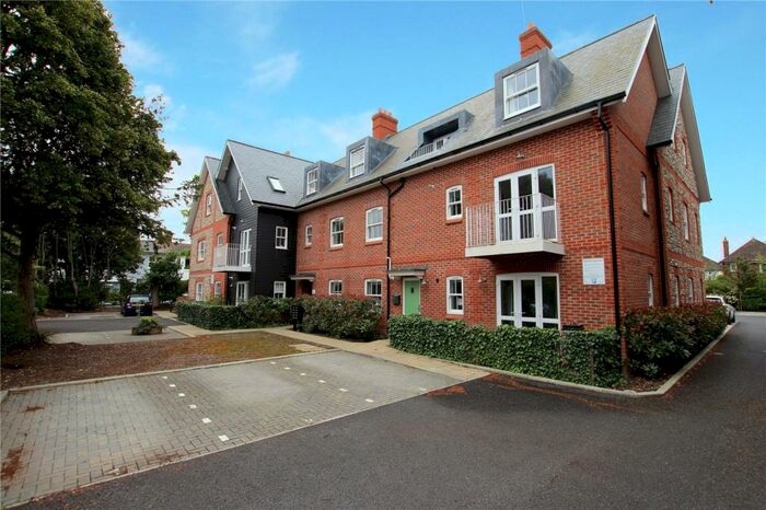 2 Bedroom Apartment To Rent In Parkfield Road, Worthing, West Sussex, BN13