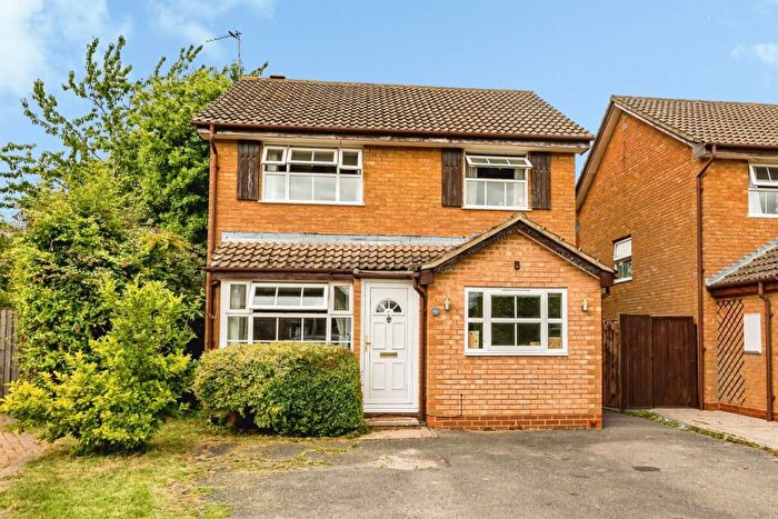 3 Bedroom Detached House For Sale In Evans Close, Aylesbury, HP21