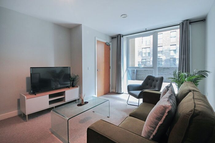 3 Bedroom Flat To Rent In Dyer Street, Salford, M5