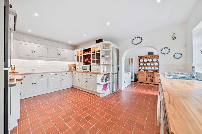 5 Bedroom Detached House For Sale In Ashford Road, Faversham, ME13