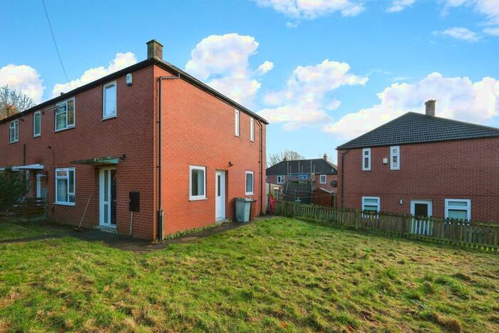 3 Bedroom End Of Terrace House For Sale In King Alfreds Drive, Leeds, LS6