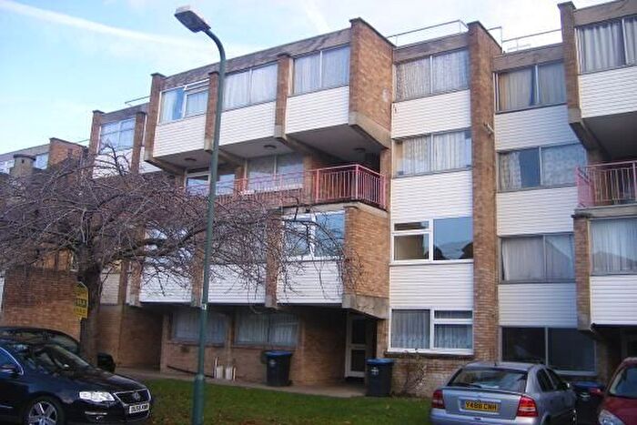 3 Bedroom Maisonette To Rent In Eskdale Close, Wembley, HA9