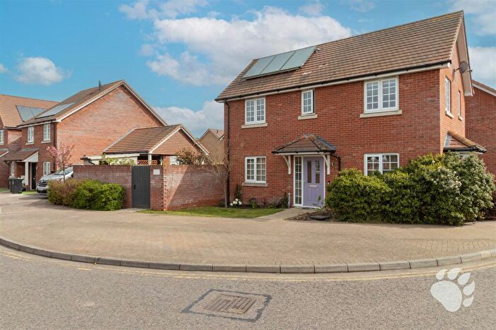 3 Bedroom Detached House For Sale In Farnham Avenue, Wickford, SS11