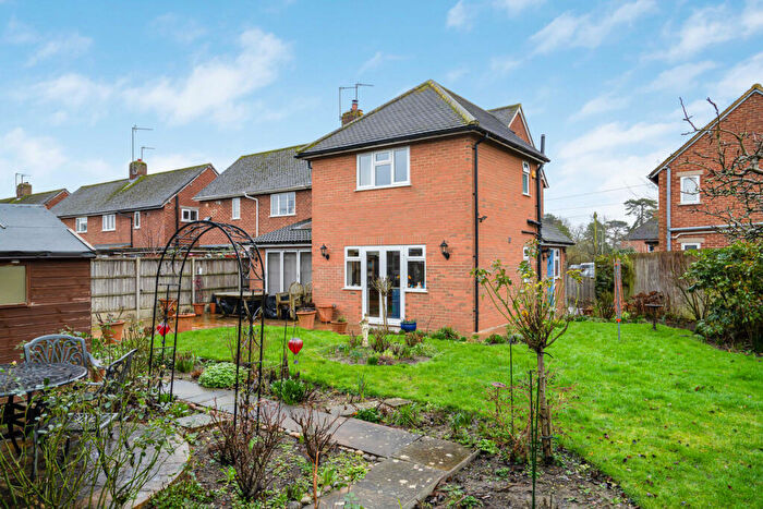 3 Bedroom Semi Detached House For Sale In Lambourne Crescent, Bicester, OX26