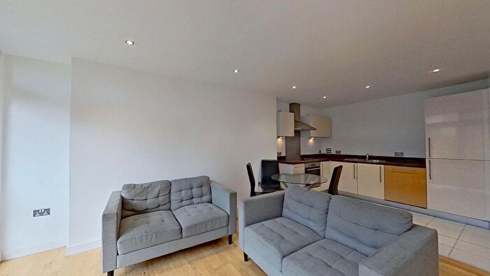 2 Bedroom Flat To Rent In Gotts Road, Leeds, LS12