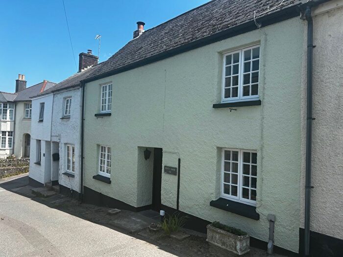 3 Bedroom Property To Rent In Castle Hill, Lostwithiel, PL22