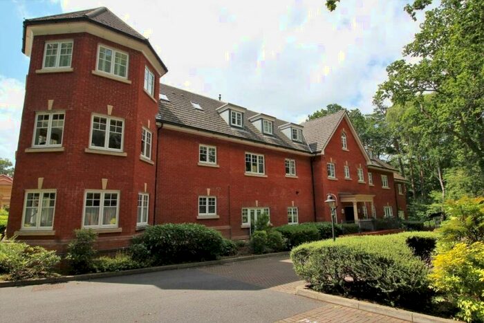 2 Bedroom Apartment To Rent In Grace Gardens, Fleet, GU51