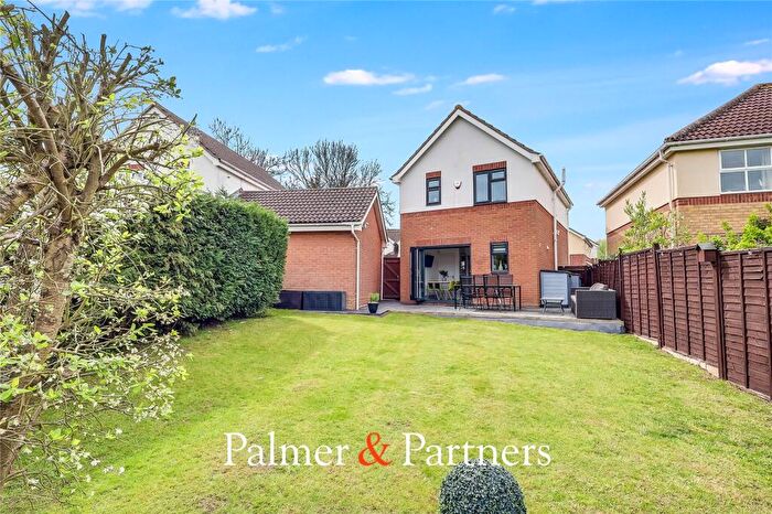 3 Bedroom Detached House For Sale In Fortinbras Way, Chelmsford, Essex, CM2