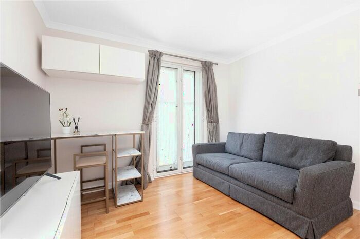 Apartment To Rent In Gloucester Place, London, NW1