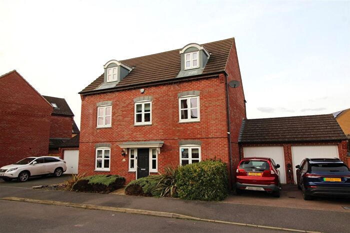 5 Bedroom Detached House For Sale In Littlecote Grove, Peterborough, PE4