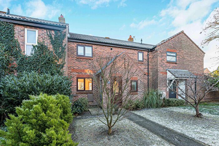 3 Bedroom Terraced House For Sale In Blackburn Walk, Bicester, OX26