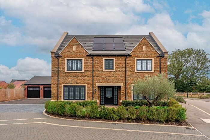 5 Bedroom Detached House For Sale In Miller Way, Adderbury, OX17