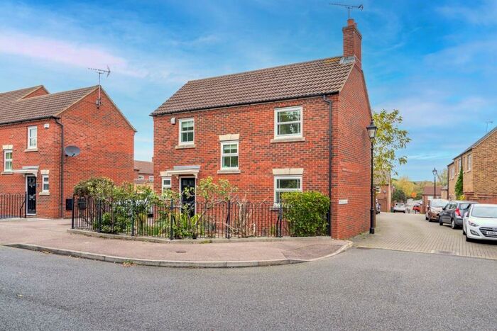 3 Bedroom Detached House To Rent In Napier Road, Aylesbury, HP19