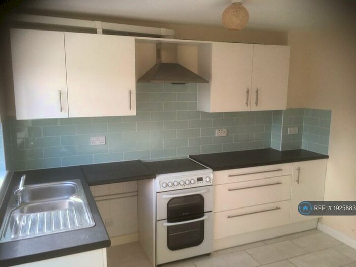 2 Bedroom Terraced House To Rent In Oak Close, Sandy, SG19