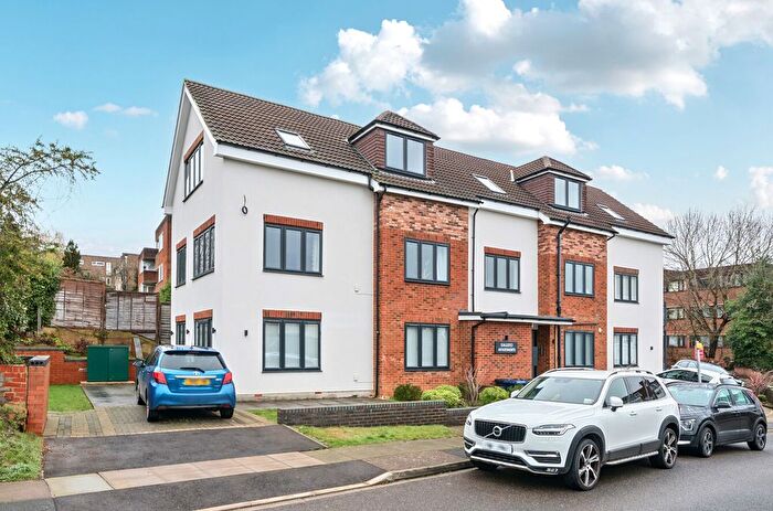 2 Bedroom Flat For Sale In Manorside, Barnet, EN5